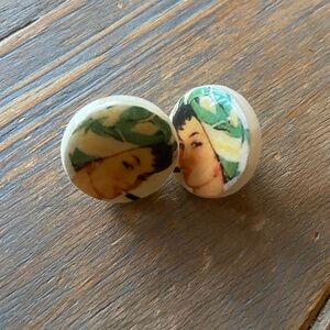 Pretty vintage earrings women